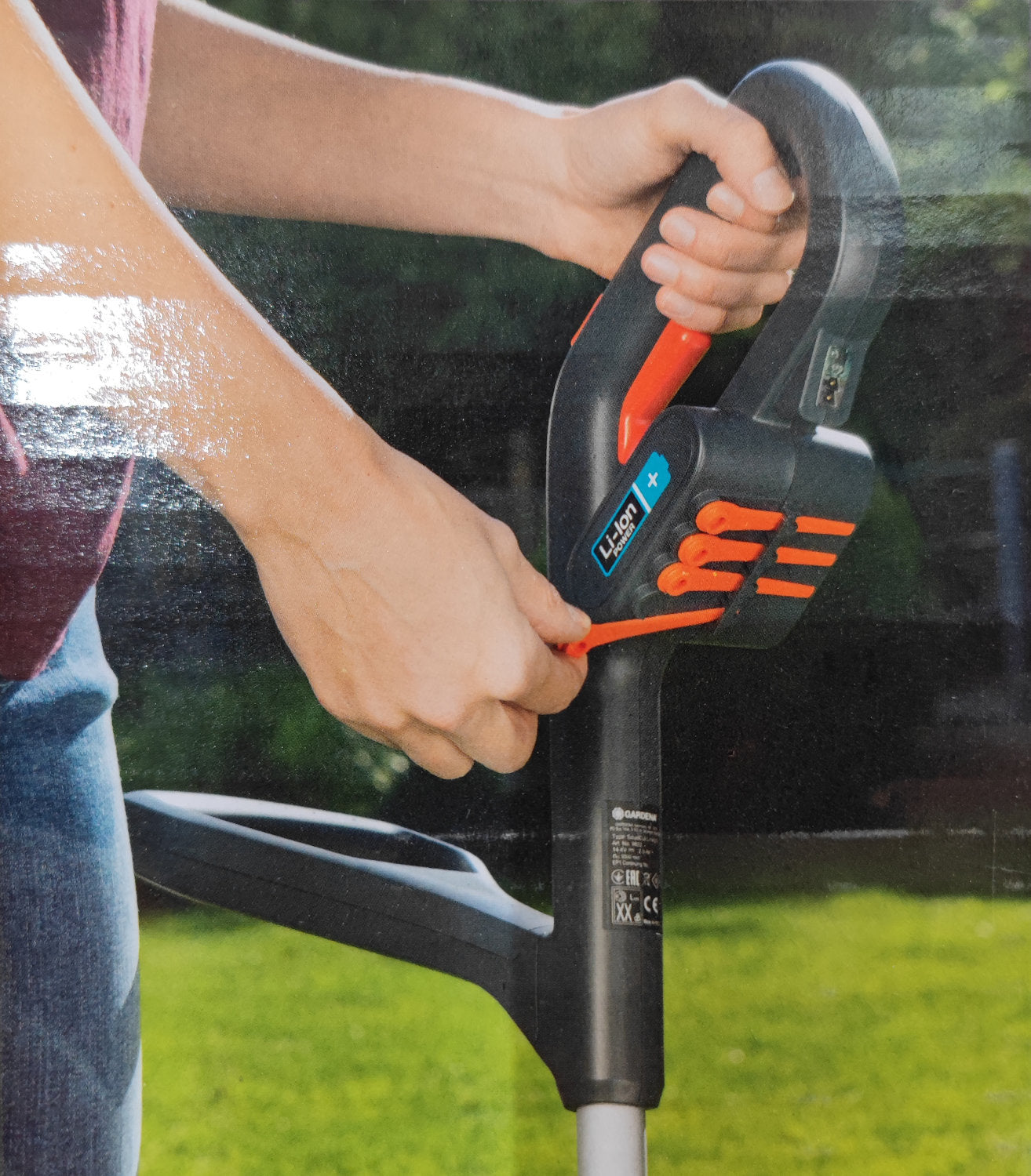 Gardena SmallCut Li-23R Akku Rasentrimmer + Ersatzmesser GARDENA