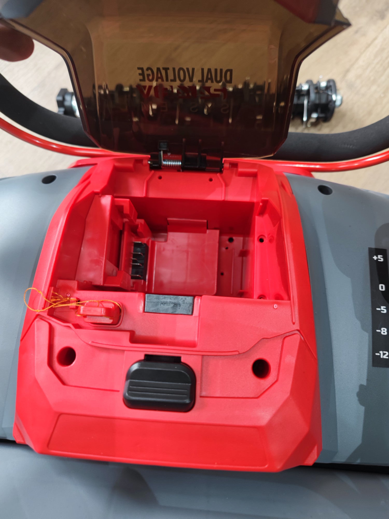 Powerworks Akku-Vertikutierer PD48SC 48V ohne Akku und Ladegerät